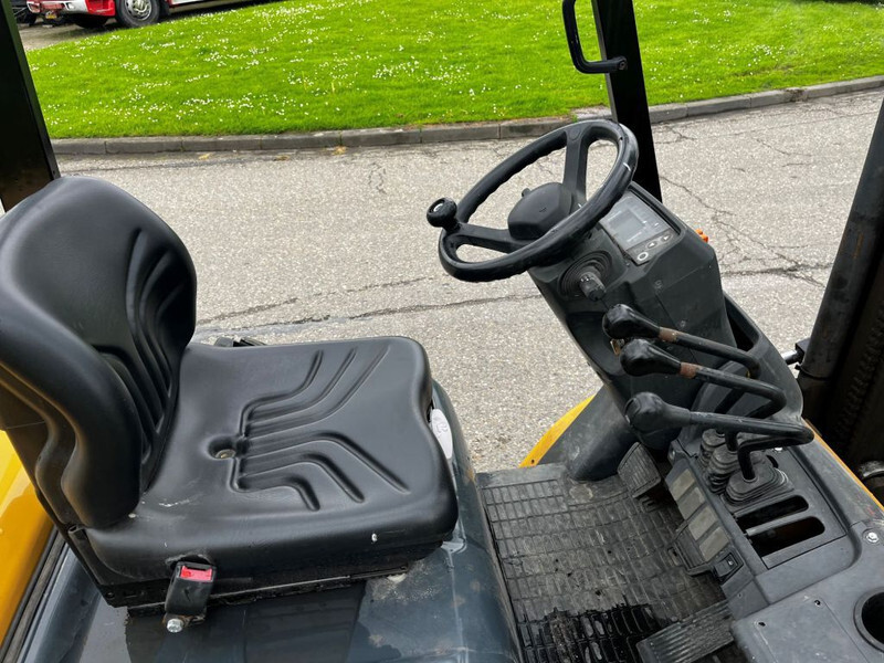 Дизелов мотокар Caterpillar DP25NT: снимка 8