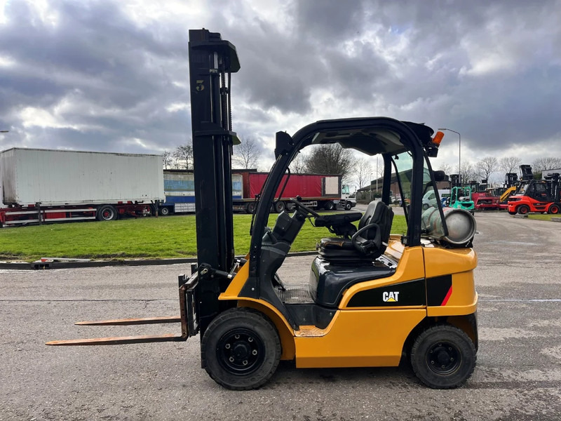 Caterpillar GP25N - Газокар: снимка 2 Caterpillar GP25N - Газокар: снимка 2