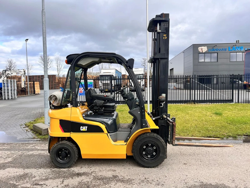 Caterpillar GP25N - Газокар: снимка 1 Caterpillar GP25N - Газокар: снимка 1