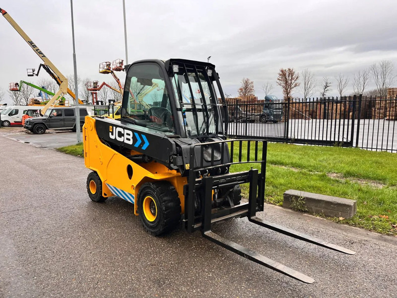 JCB TLT30-19E - Телескопичен колесен товарач: снимка 3 JCB TLT30-19E - Телескопичен колесен товарач: снимка 3