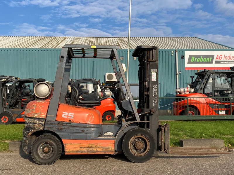 Toyota 42-6FGF25 - Газокар: снимка 1 Toyota 42-6FGF25 - Газокар: снимка 1