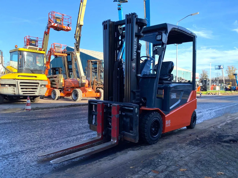 Toyota 8FBMT35 - Електрокар: снимка 4 Toyota 8FBMT35 - Електрокар: снимка 4