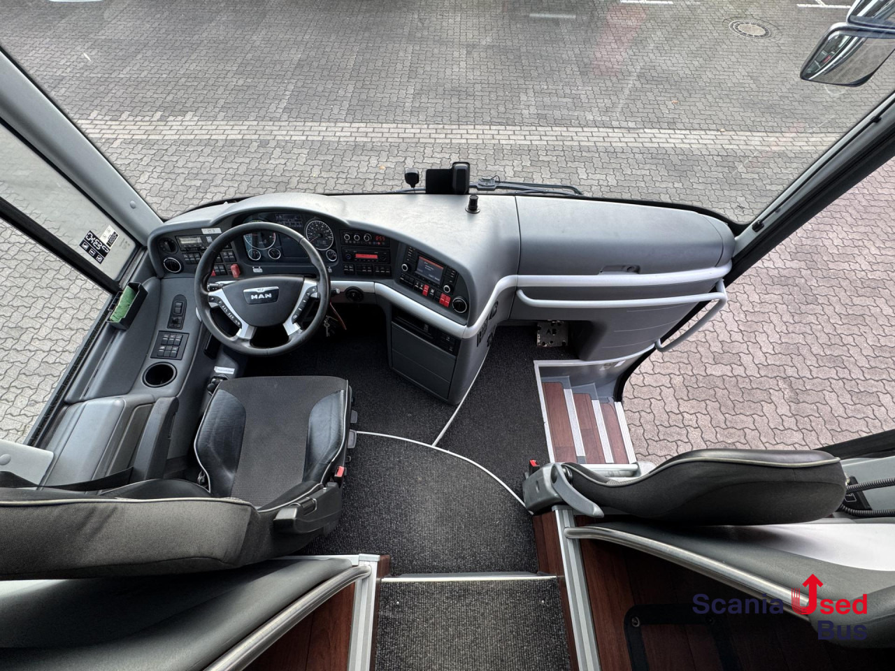 MAN Lion's Coach R08 13.8m 100 Years Edition - Туристически автобус: снимка 4 MAN Lion's Coach R08 13.8m 100 Years Edition - Туристически автобус: снимка 4