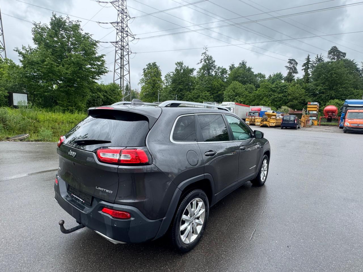 JEEP Cherokee 2.2 TD - Хечбек: снимка 4 JEEP Cherokee 2.2 TD - Хечбек: снимка 4