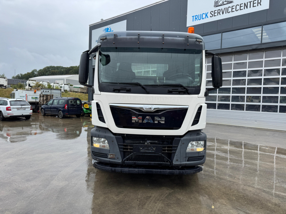 MAN TGS 28.440 6x2 UT GIGANT - Мултилифт за контейнери камион: снимка 2 MAN TGS 28.440 6x2 UT GIGANT - Мултилифт за контейнери камион: снимка 2