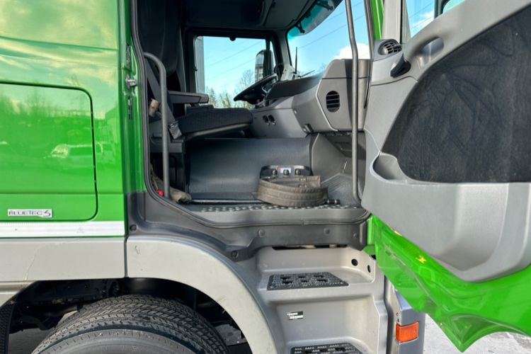 Mercedes-Benz 2551 V8 6x2 Fassi 185-5 Bj.2020 - Самосвал камион, Камион с кран: снимка 4 Mercedes-Benz 2551 V8 6x2 Fassi 185-5 Bj.2020 - Самосвал камион, Камион с кран: снимка 4