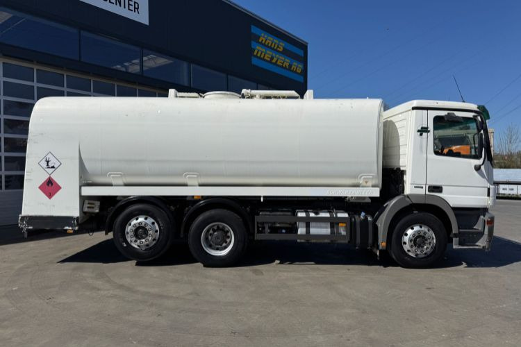 Mercedes-Benz Actros 2541 6x2 Schwarzmüller 21260L - Камион цистерна: снимка 4 Mercedes-Benz Actros 2541 6x2 Schwarzmüller 21260L - Камион цистерна: снимка 4