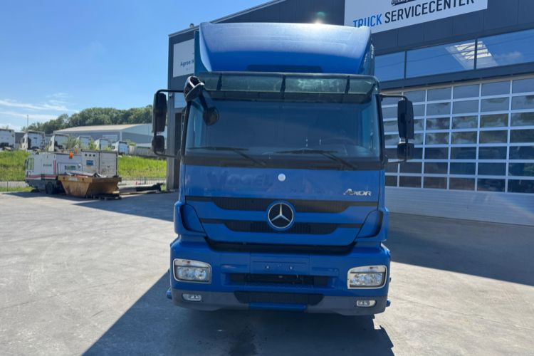 Mercedes-Benz Axor 1833 4x2 - Камион с брезент: снимка 2 Mercedes-Benz Axor 1833 4x2 - Камион с брезент: снимка 2