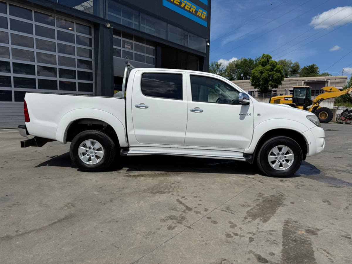 TOYOTA Hilux 3.0D 4WD - Пикап: снимка 4 TOYOTA Hilux 3.0D 4WD - Пикап: снимка 4