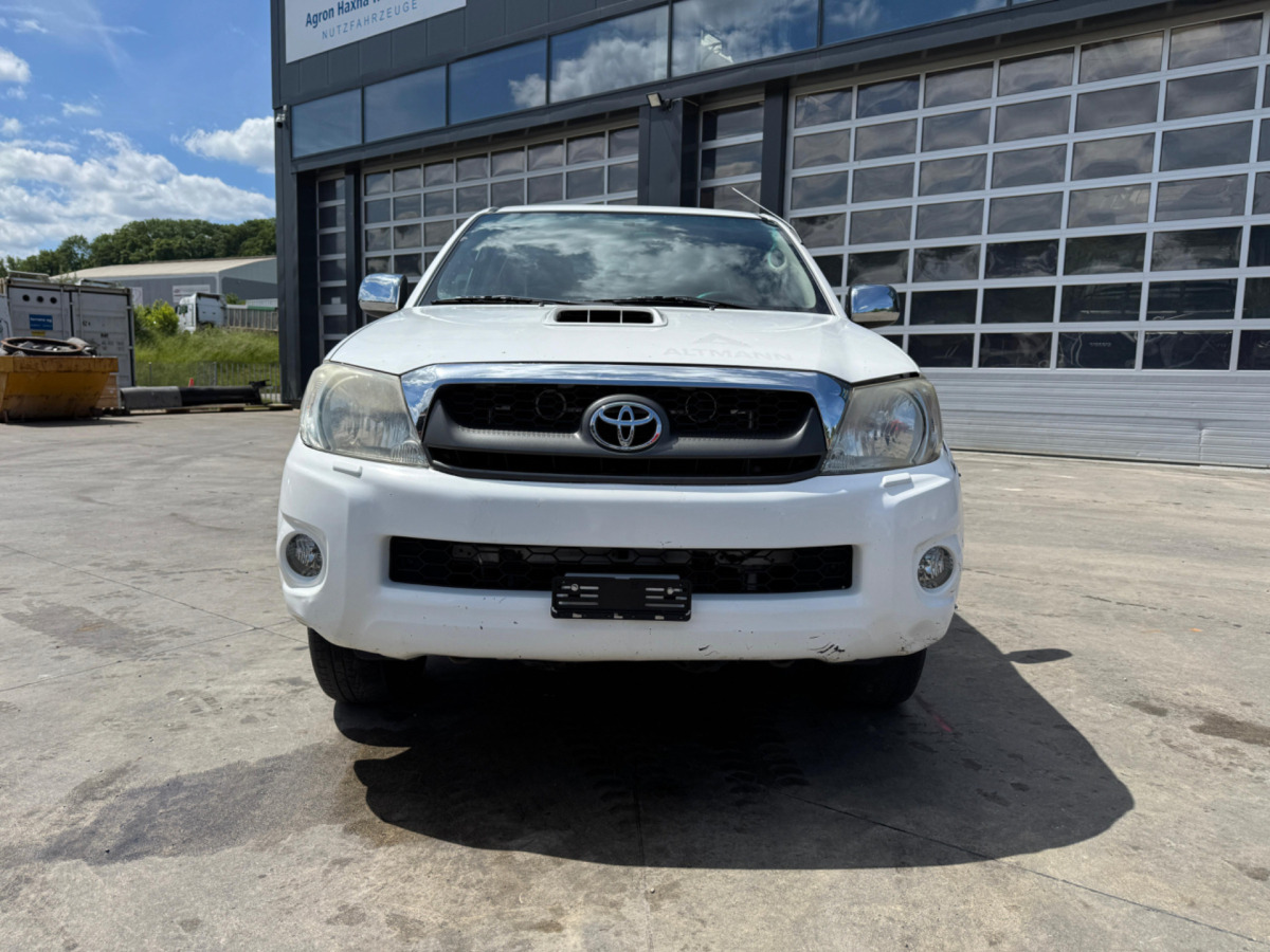 TOYOTA Hilux 3.0D 4WD - Пикап: снимка 2 TOYOTA Hilux 3.0D 4WD - Пикап: снимка 2