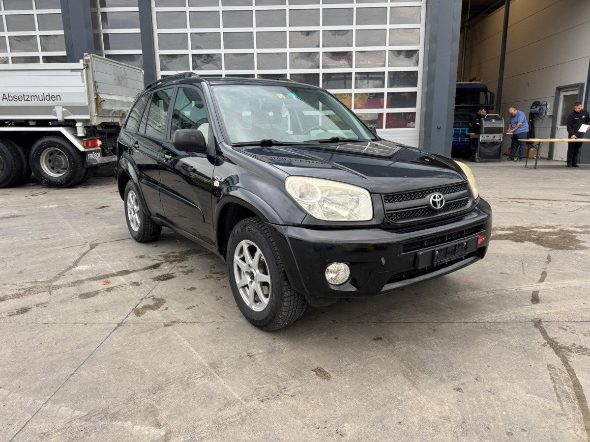 TOYOTA RAV4 2.0 4x4 - Лек автомобил: снимка 2 TOYOTA RAV4 2.0 4x4 - Лек автомобил: снимка 2
