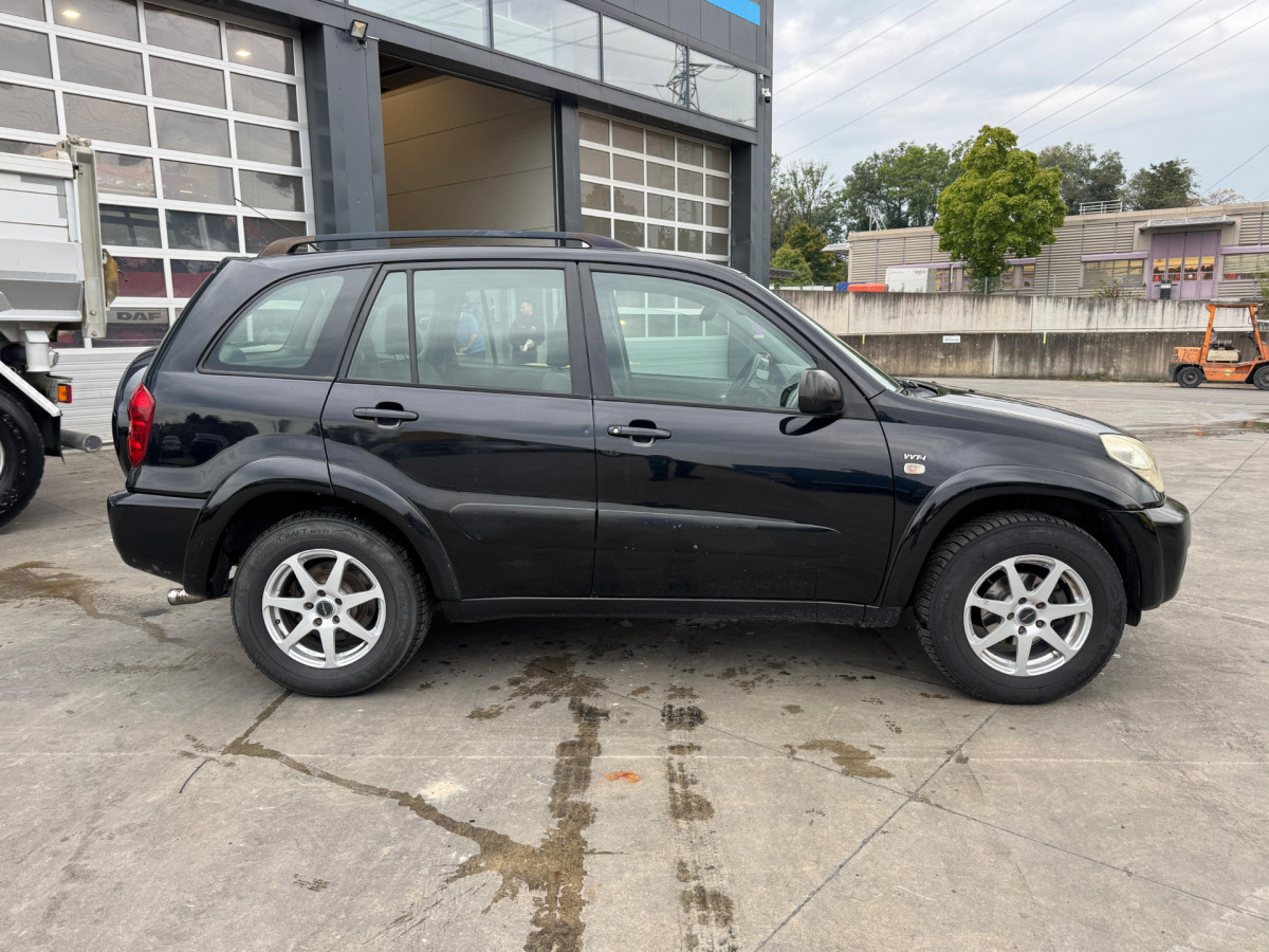 TOYOTA RAV4 2.0 4x4 - Лек автомобил: снимка 3 TOYOTA RAV4 2.0 4x4 - Лек автомобил: снимка 3