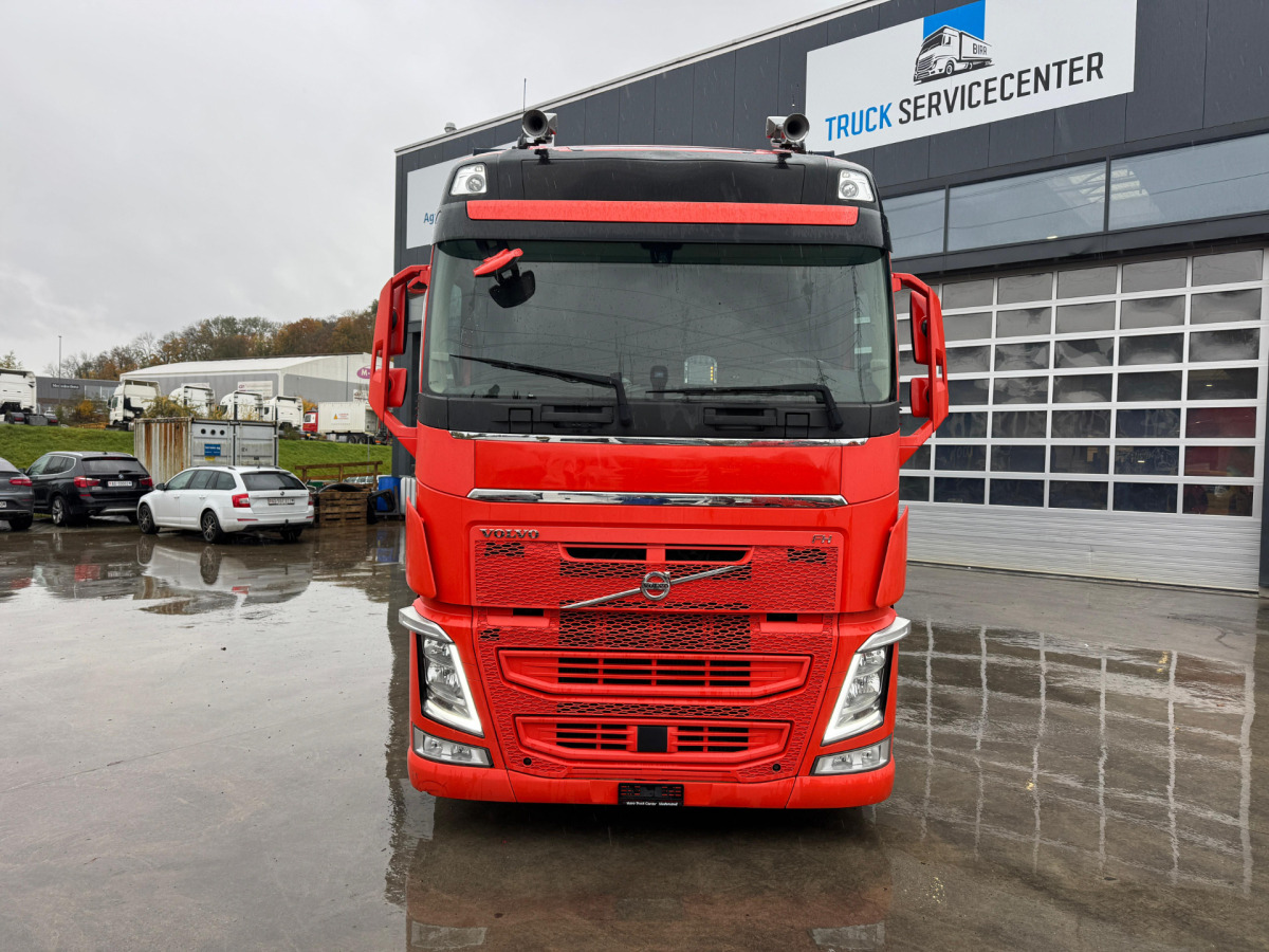 VOLVO FH-500 4x2 3-Meter Innenhöhe - Камион с брезент: снимка 2 VOLVO FH-500 4x2 3-Meter Innenhöhe - Камион с брезент: снимка 2