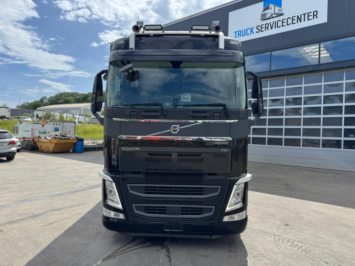 VOLVO FH-540 6x2 - Камион с брезент: снимка 2 VOLVO FH-540 6x2 - Камион с брезент: снимка 2