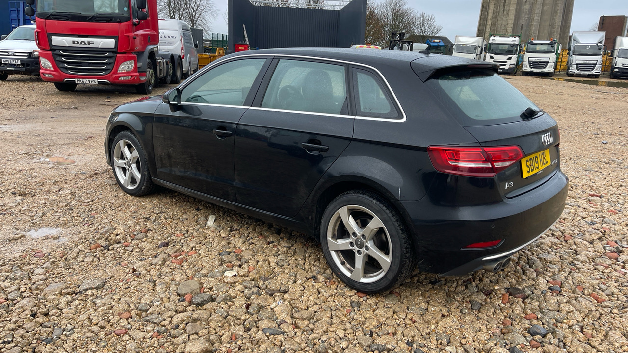 AUDI A3 2.0 35 TDI SPORT - Хечбек: снимка 3 AUDI A3 2.0 35 TDI SPORT - Хечбек: снимка 3