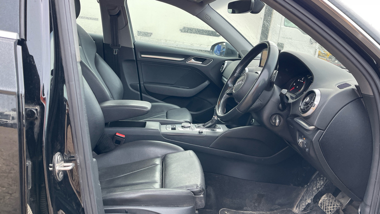 AUDI A3 2.0 35 TDI SPORT - Хечбек: снимка 5 AUDI A3 2.0 35 TDI SPORT - Хечбек: снимка 5