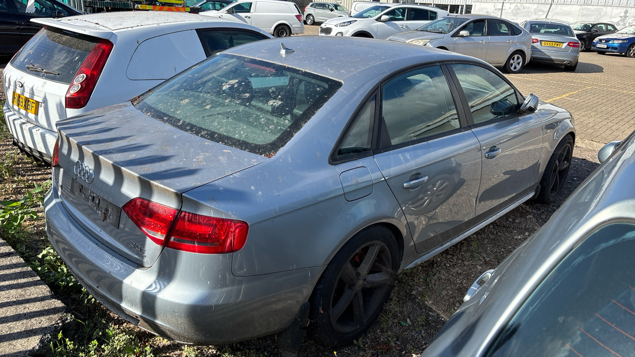 AUDI A4 2.0T FSI - Седан: снимка 4 AUDI A4 2.0T FSI - Седан: снимка 4
