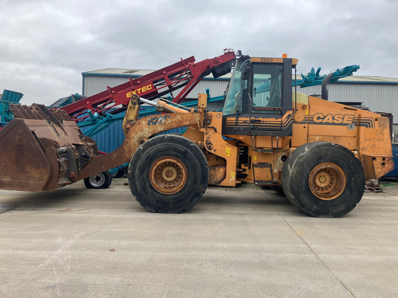 CASE 821C - Колесен товарач: снимка 1 CASE 821C - Колесен товарач: снимка 1