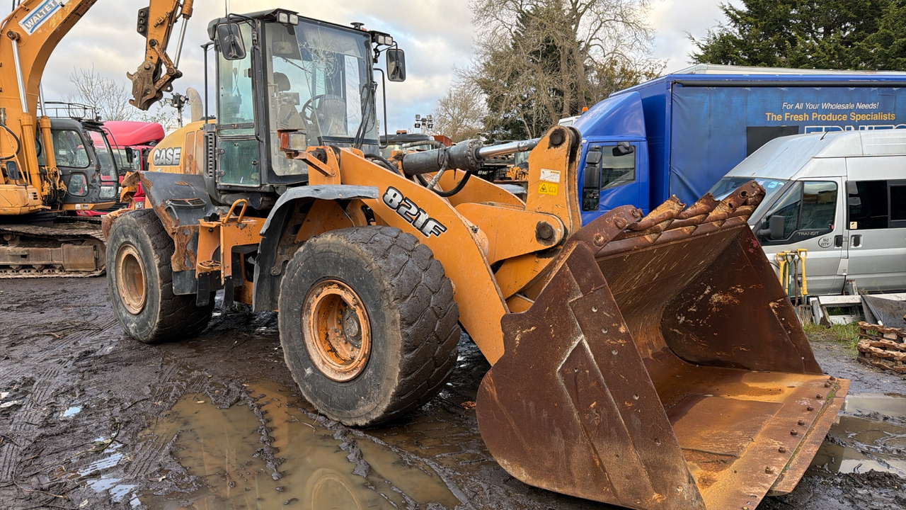 CASE 821F - Колесен товарач: снимка 1 CASE 821F - Колесен товарач: снимка 1