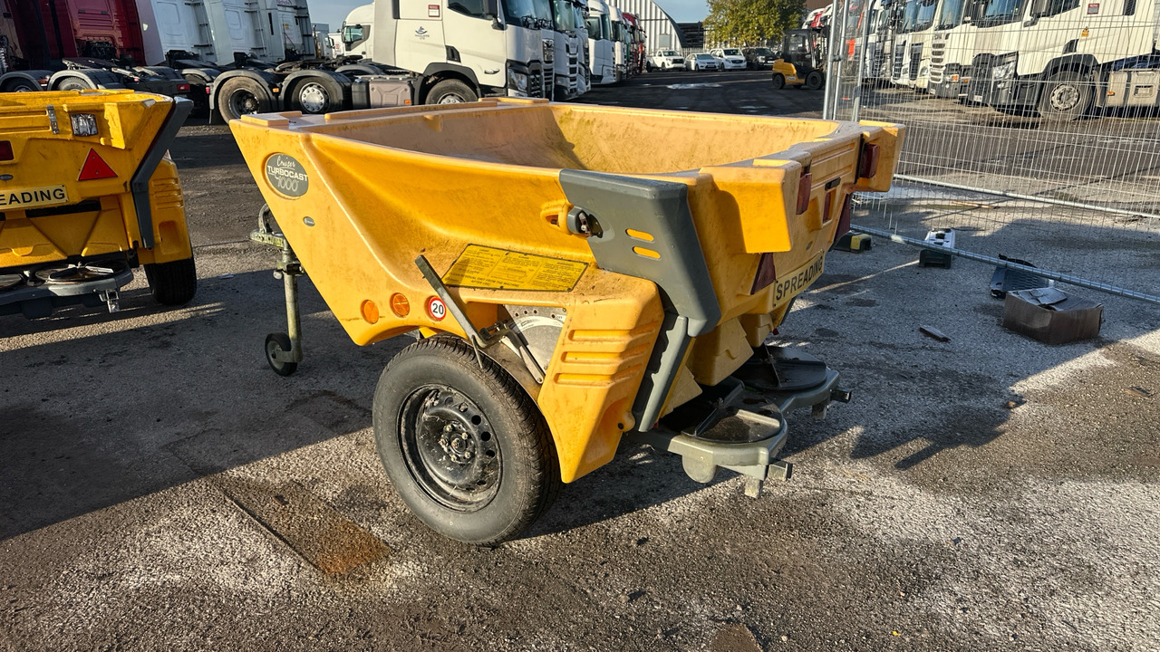 CRUISER TUBROCAST 1000 TOWABLE SALT SPREADER - Строително оборудване: снимка 2 CRUISER TUBROCAST 1000 TOWABLE SALT SPREADER - Строително оборудване: снимка 2
