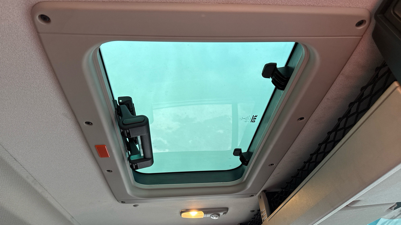 Бордови камион DAF CF 230: снимка 17