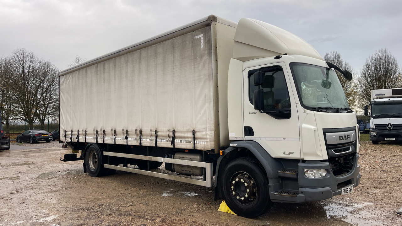 DAF LF 230 - Камион с брезент: снимка 1 DAF LF 230 - Камион с брезент: снимка 1