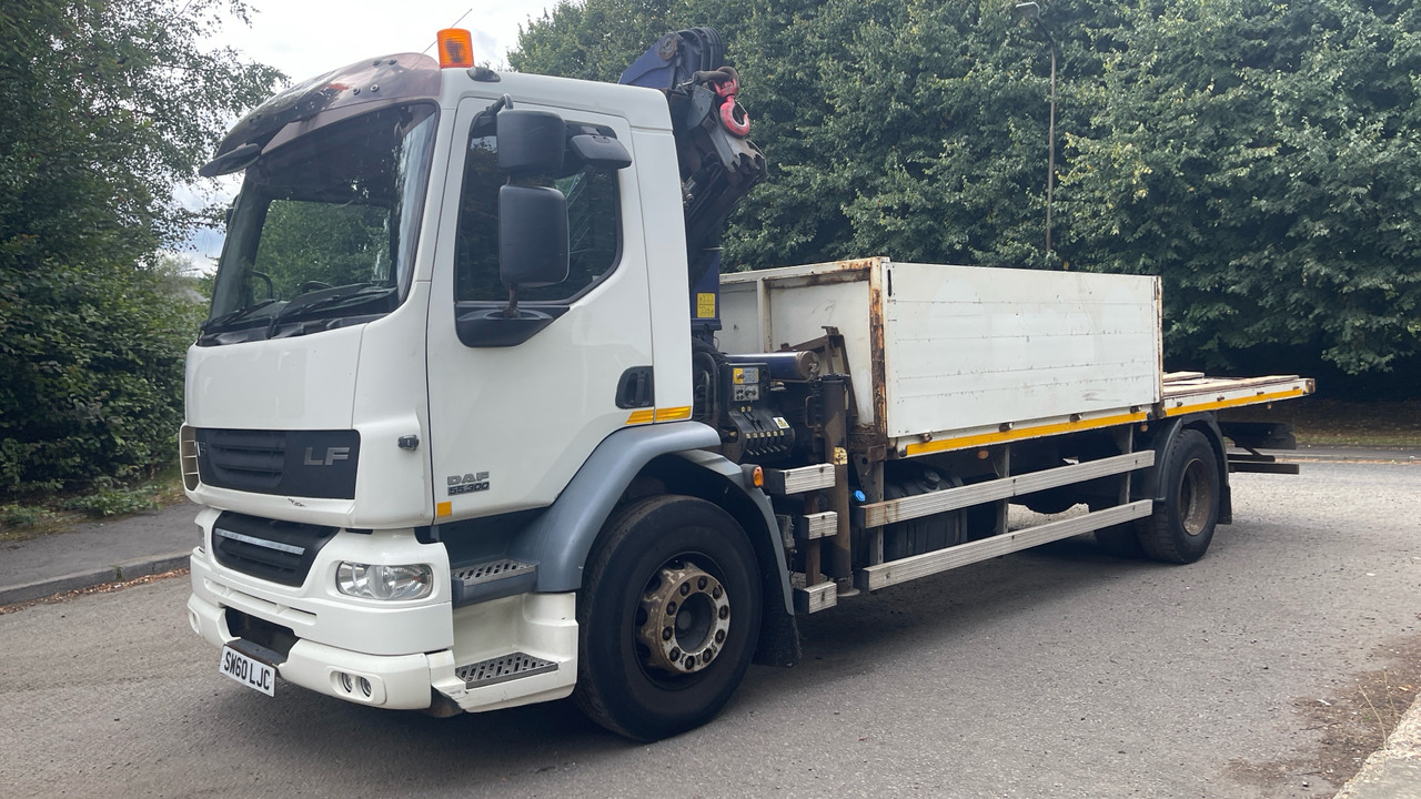 DAF LF 55.300 - Бордови камион, Камион с кран: снимка 2 DAF LF 55.300 - Бордови камион, Камион с кран: снимка 2
