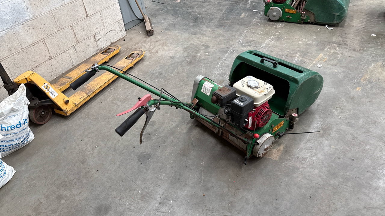 DENNIS FT 510 PEDESTRIAN CYLINDER MOWER WITH 9K UNIT AND GRASS BOX - Строително оборудване: снимка 4 DENNIS FT 510 PEDESTRIAN CYLINDER MOWER WITH 9K UNIT AND GRASS BOX - Строително оборудване: снимка 4