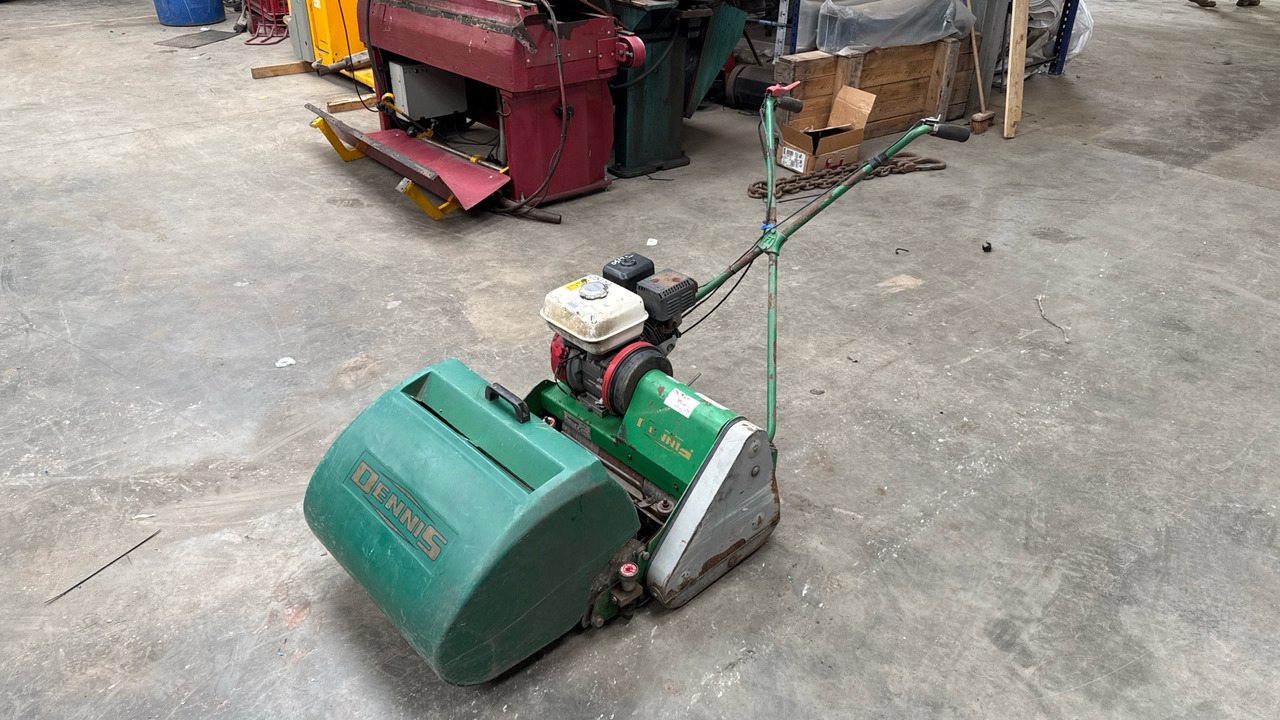 DENNIS FT20 PEDESTRIAN CYLINDER MOWER WITH 5K UNIT AND GRASS BOX - Строително оборудване: снимка 3 DENNIS FT20 PEDESTRIAN CYLINDER MOWER WITH 5K UNIT AND GRASS BOX - Строително оборудване: снимка 3