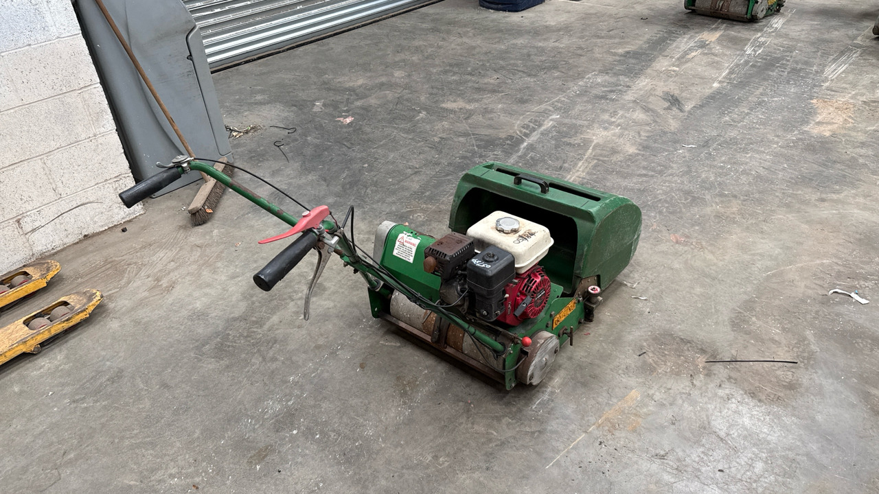 DENNIS FT20 PEDESTRIAN CYLINDER MOWER WITH 9K UNIT AND GRASS BOX - Строително оборудване: снимка 4 DENNIS FT20 PEDESTRIAN CYLINDER MOWER WITH 9K UNIT AND GRASS BOX - Строително оборудване: снимка 4