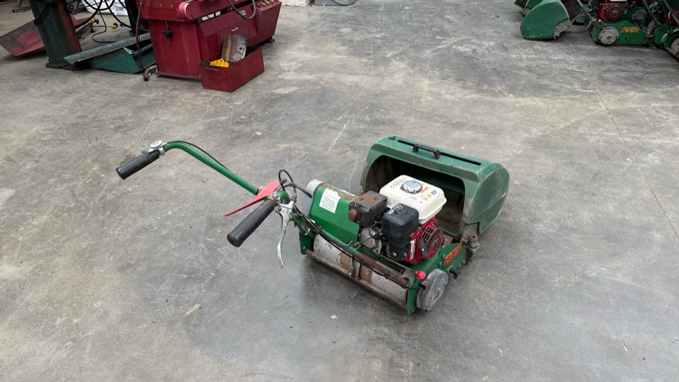 DENNIS FT510 PEDESTRIAN CYLINDER MOWER WITH 5K UNIT AND GRASS BOX - Строително оборудване: снимка 3 DENNIS FT510 PEDESTRIAN CYLINDER MOWER WITH 5K UNIT AND GRASS BOX - Строително оборудване: снимка 3