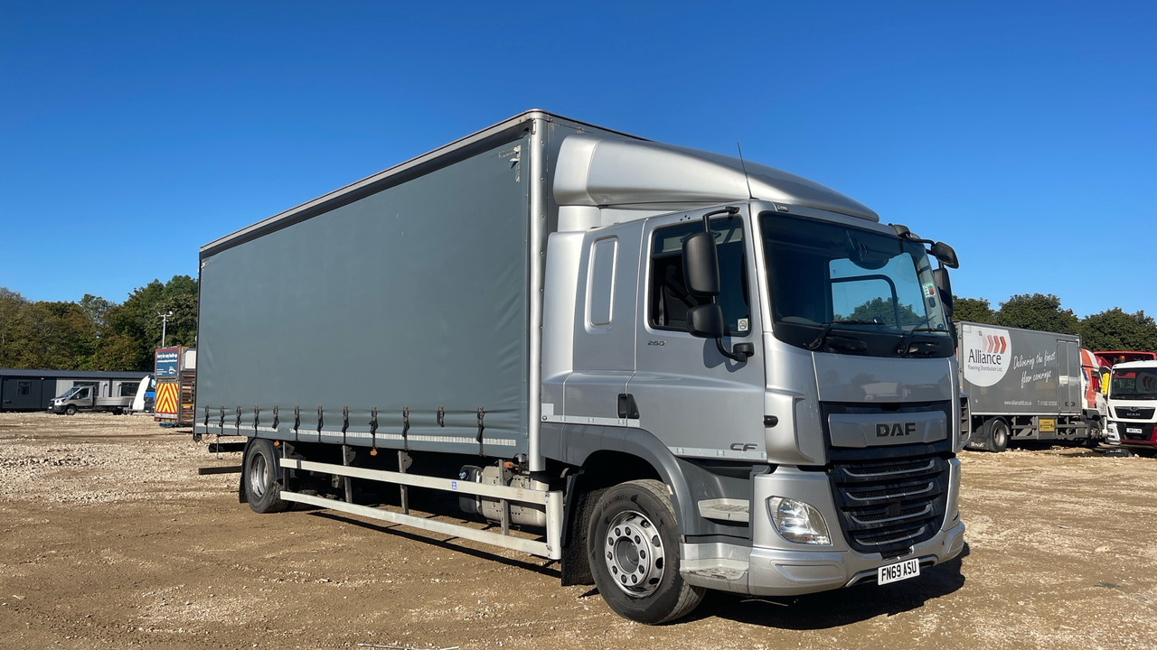 Daf CF 260 - Камион с брезент: снимка 1 Daf CF 260 - Камион с брезент: снимка 1
