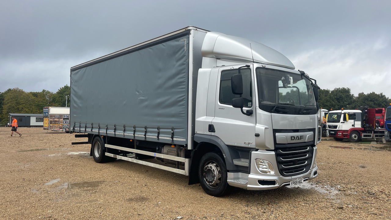 Daf CF 260 - Камион с брезент: снимка 1 Daf CF 260 - Камион с брезент: снимка 1
