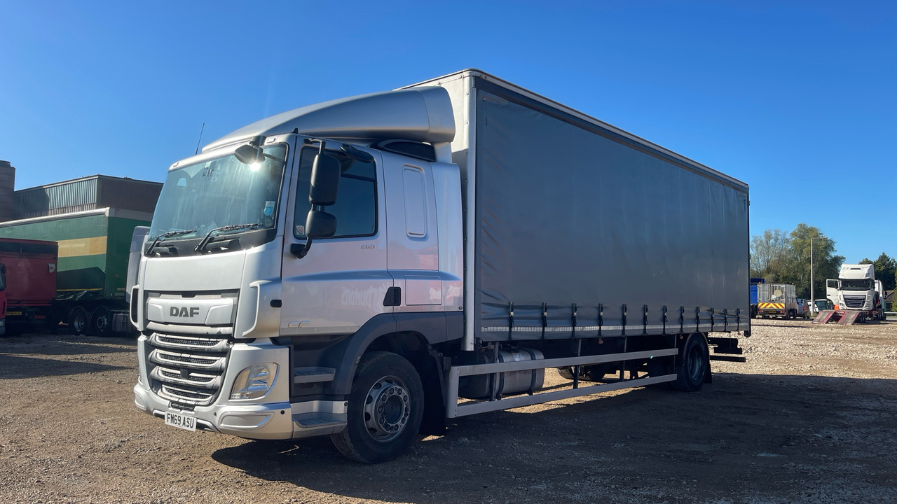 Daf CF 260 - Камион с брезент: снимка 2 Daf CF 260 - Камион с брезент: снимка 2