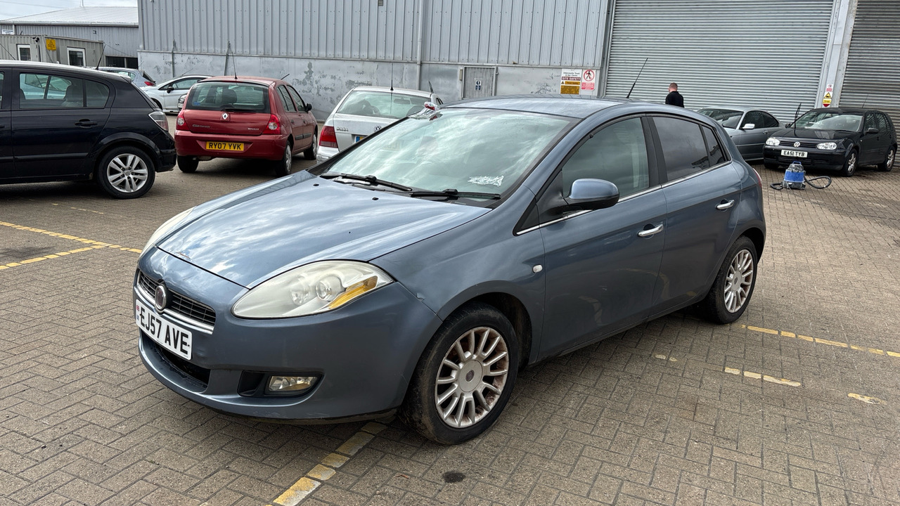 FIAT BRAVO 90 1.4 Dynamic - Хечбек: снимка 2 FIAT BRAVO 90 1.4 Dynamic - Хечбек: снимка 2
