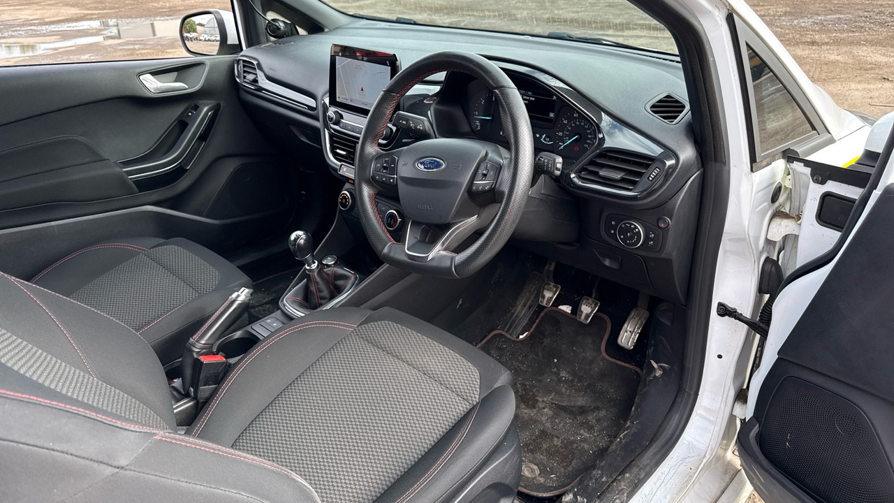 FORD FIESTA 1.5 TDCI 85PS - Лек автомобил: снимка 5 FORD FIESTA 1.5 TDCI 85PS - Лек автомобил: снимка 5