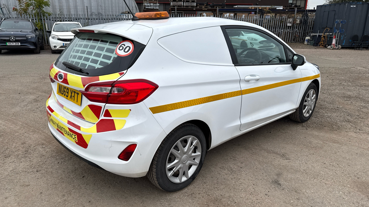FORD FIESTA 1.5 TDCi - Лек автомобил: снимка 4 FORD FIESTA 1.5 TDCi - Лек автомобил: снимка 4