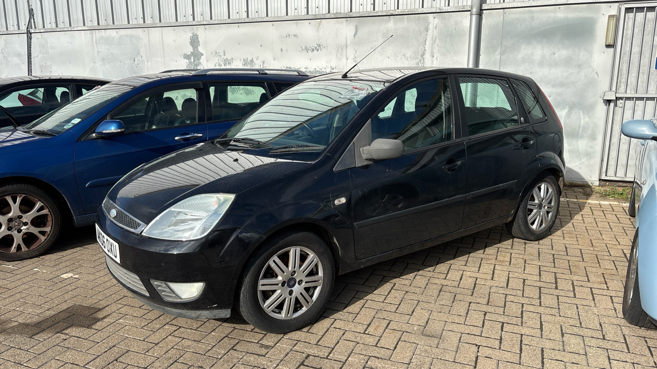 FORD FIESTA 1.6 GHIA - Хечбек: снимка 2 FORD FIESTA 1.6 GHIA - Хечбек: снимка 2