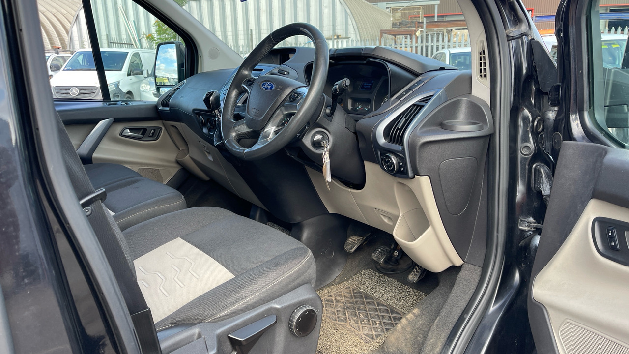 FORD TOURNEO CUSTOM 300 2.2 TDCi 125PS - Микробус, Пътнически бус: снимка 5 FORD TOURNEO CUSTOM 300 2.2 TDCi 125PS - Микробус, Пътнически бус: снимка 5