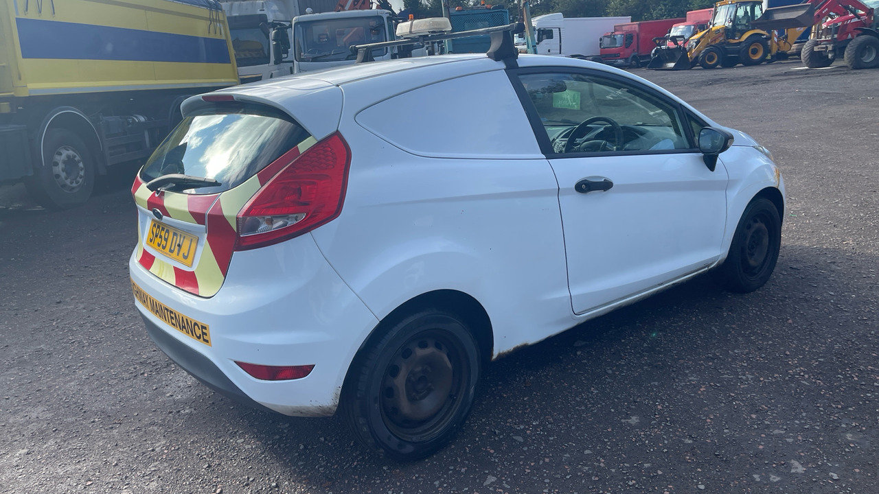 Ford Fiesta 1.4 TDCi 68PS - Лек автомобил: снимка 4 Ford Fiesta 1.4 TDCi 68PS - Лек автомобил: снимка 4