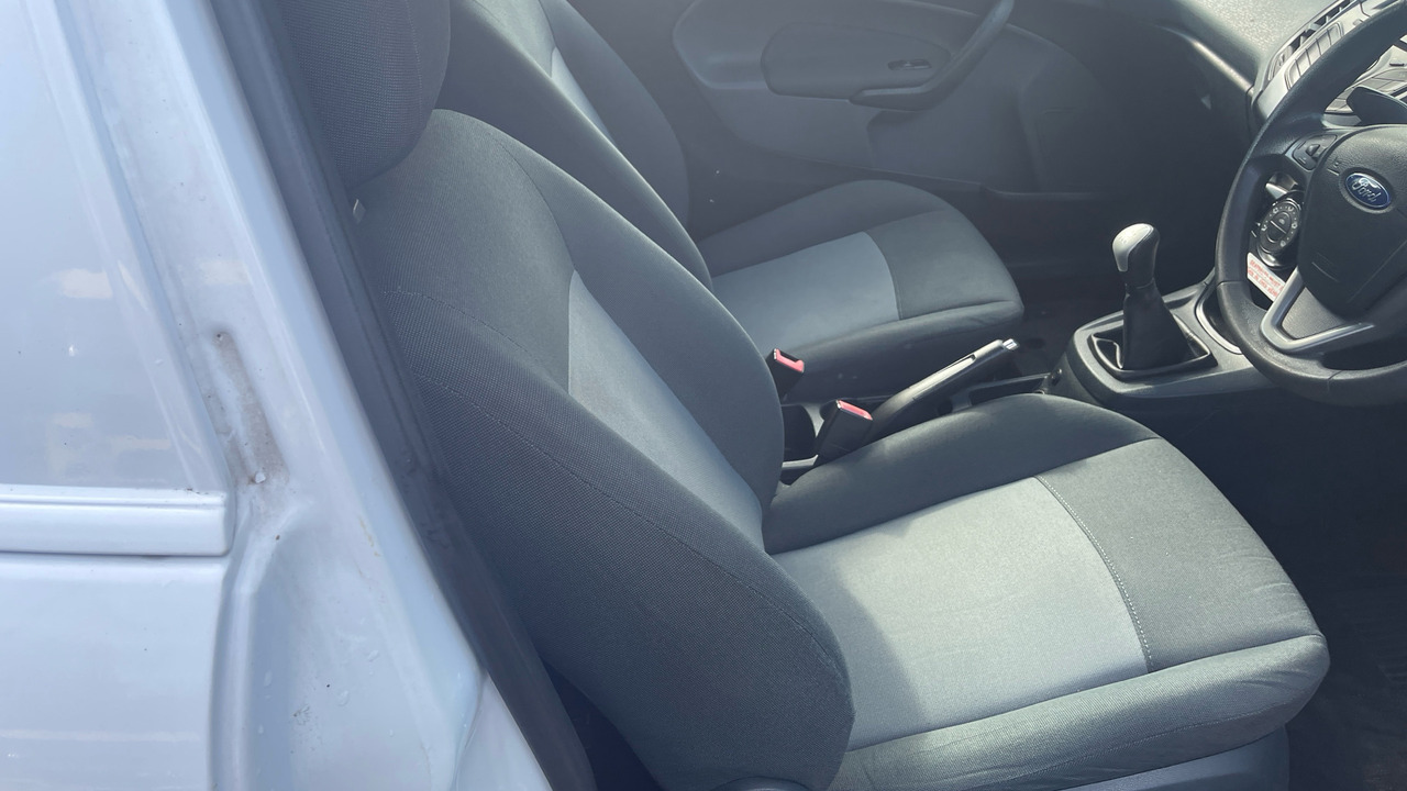 Ford Fiesta 1.4 TDCi 68PS - Лек автомобил: снимка 5 Ford Fiesta 1.4 TDCi 68PS - Лек автомобил: снимка 5
