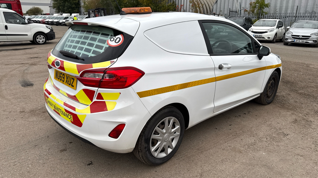 Ford Fiesta 1.5 TDCi - Лек автомобил: снимка 4 Ford Fiesta 1.5 TDCi - Лек автомобил: снимка 4