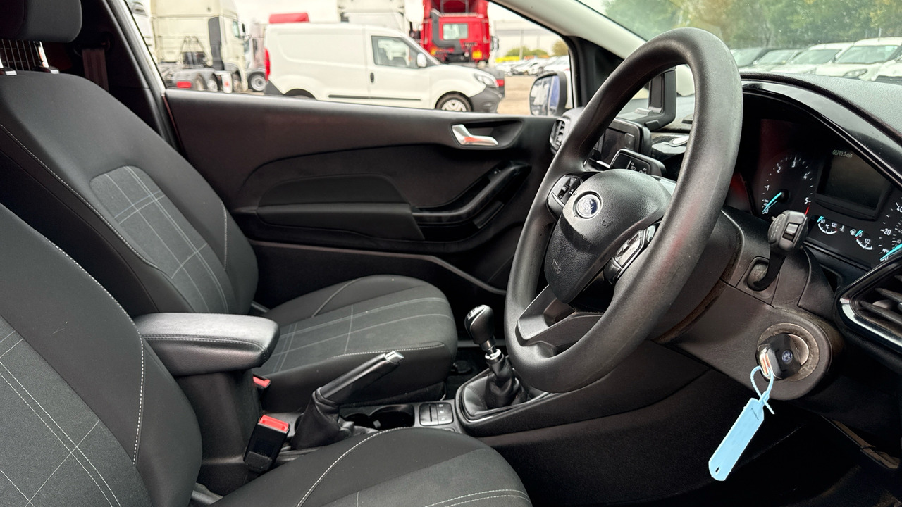 Ford Fiesta 1.5 TDCi - Лек автомобил: снимка 5 Ford Fiesta 1.5 TDCi - Лек автомобил: снимка 5