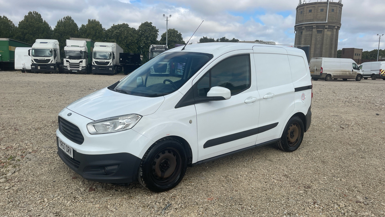Ford Transit Courier 1.5 TDCI 95PS - Малък ван: снимка 2 Ford Transit Courier 1.5 TDCI 95PS - Малък ван: снимка 2