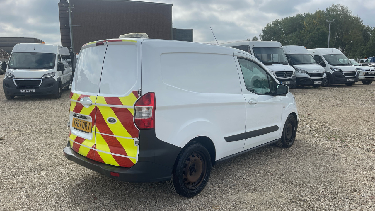 Ford Transit Courier 1.5 TDCI 95PS - Малък ван: снимка 4 Ford Transit Courier 1.5 TDCI 95PS - Малък ван: снимка 4