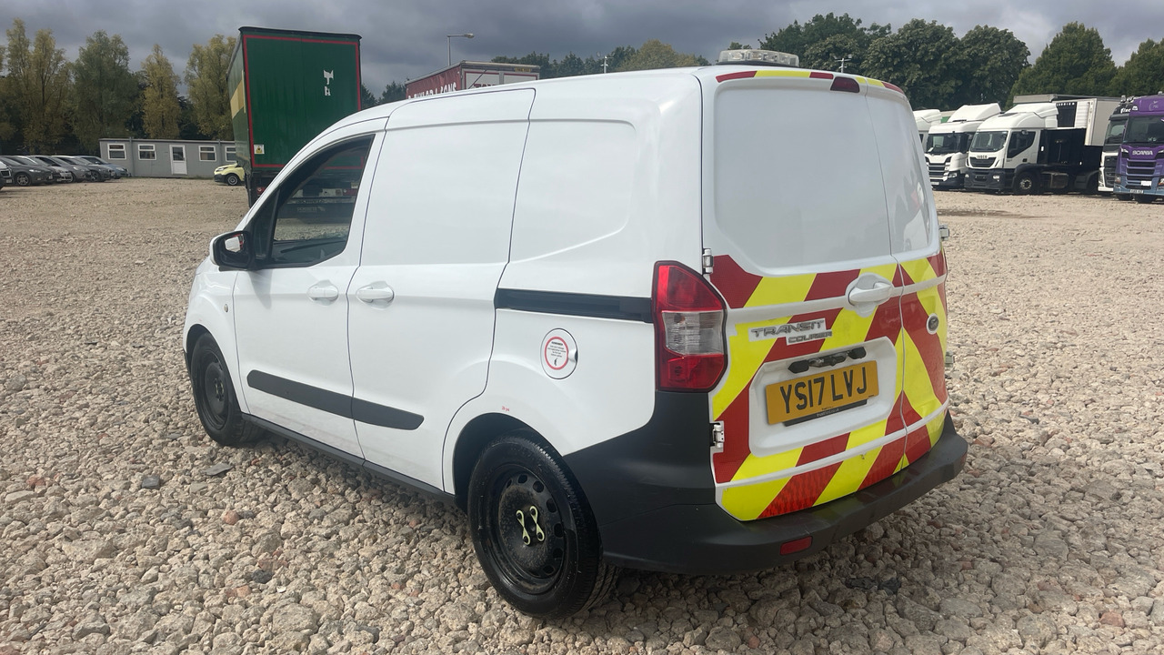 Ford Transit Courier 1.5 TDCI 95PS - Малък ван: снимка 3 Ford Transit Courier 1.5 TDCI 95PS - Малък ван: снимка 3