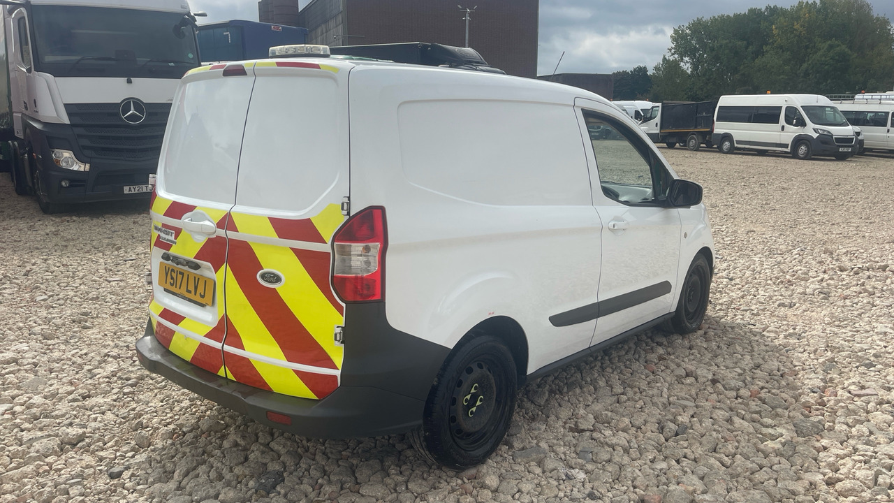 Ford Transit Courier 1.5 TDCI 95PS - Малък ван: снимка 4 Ford Transit Courier 1.5 TDCI 95PS - Малък ван: снимка 4