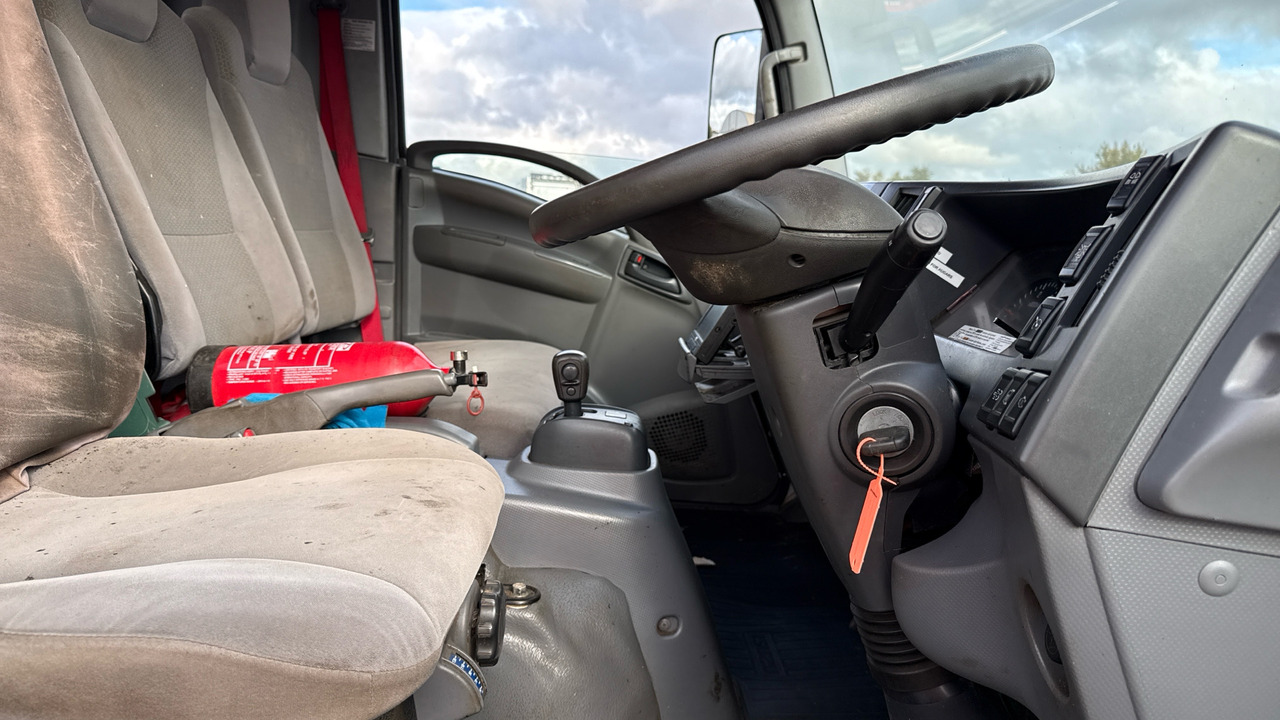 ISUZU FORWARD N75 - Техника за слагане на асфалт: снимка 5 ISUZU FORWARD N75 - Техника за слагане на асфалт: снимка 5