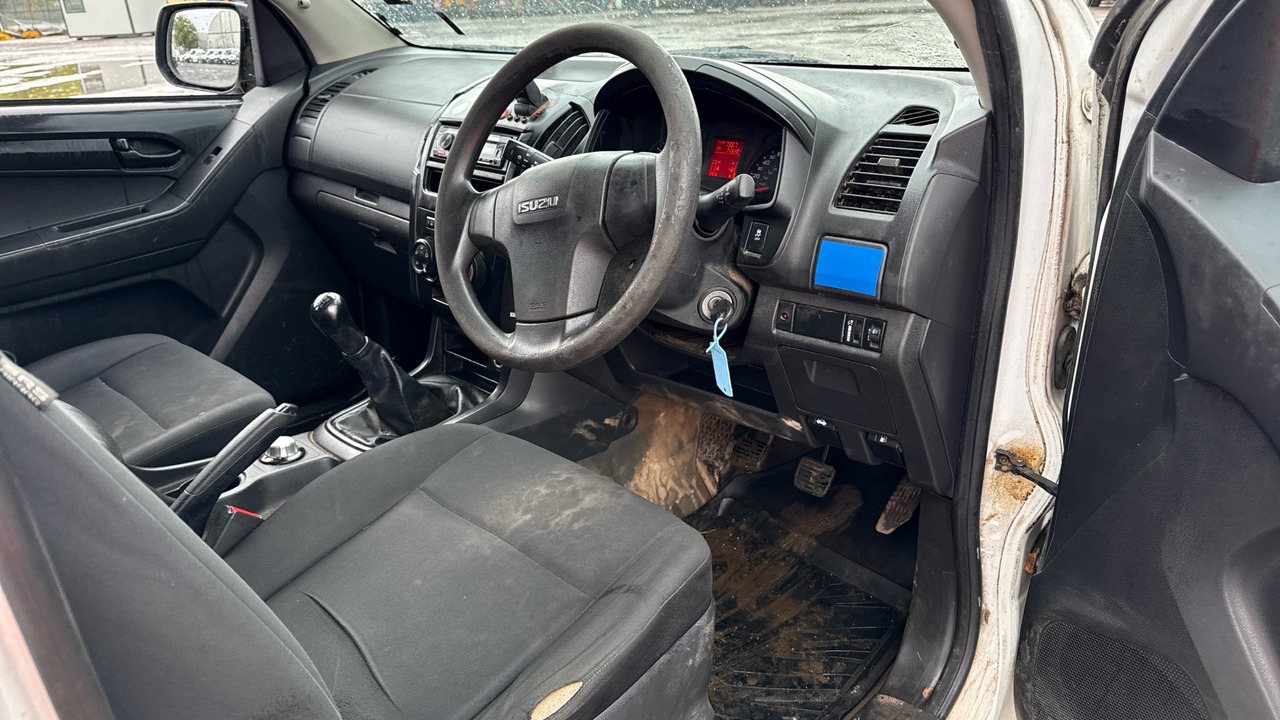 Isuzu D-Max 2.5 TD - Пикап: снимка 5 Isuzu D-Max 2.5 TD - Пикап: снимка 5