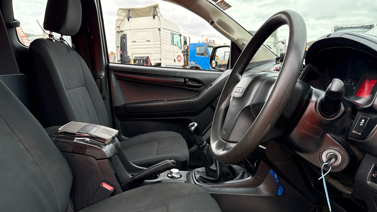 Isuzu D-Max 2.5 TD - Пикап, Бус с двойна кабина: снимка 5 Isuzu D-Max 2.5 TD - Пикап, Бус с двойна кабина: снимка 5